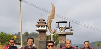 Muskab Muzakkar berdiri
