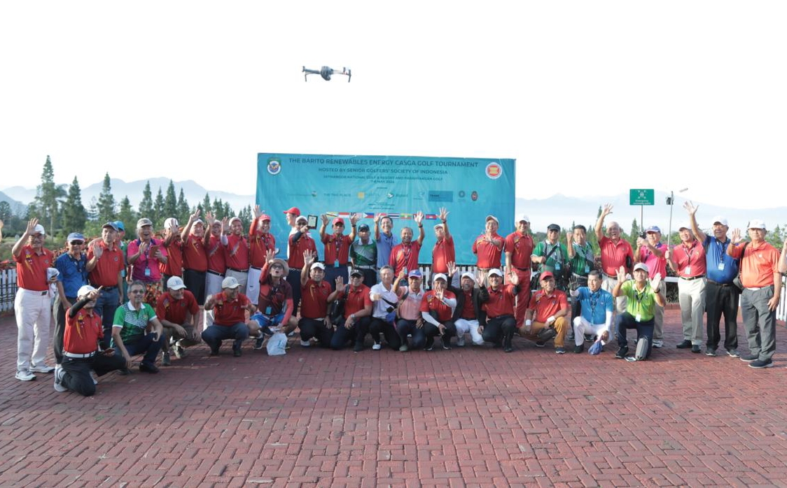 Peserta Turnamen Golf Senior yang dihelat 