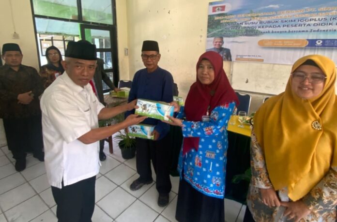 KKSS Salurkan Bantuan Susu Bernilai Rp2 Miliar di Kepulauan Seribu
